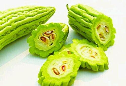 老王小花吃角瓜,共享田园生活美好时光