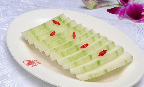 男吃播吃绿色蜜瓜蛋糕,男吃播挑战绿色蜜瓜蛋糕大餐