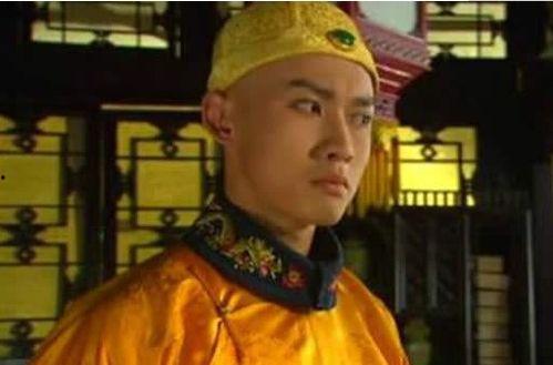 乾隆在路上吃瓜视频